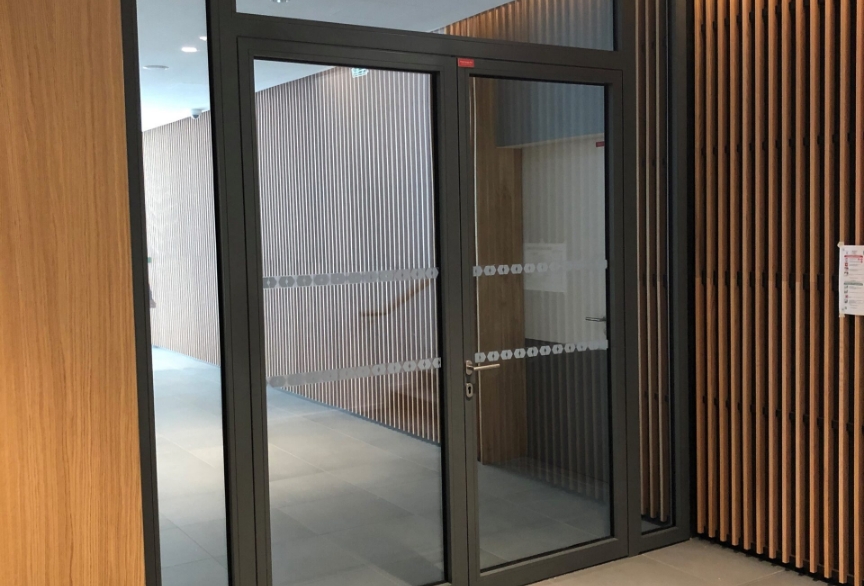 porte vitrée chantier Issy coeur de ville